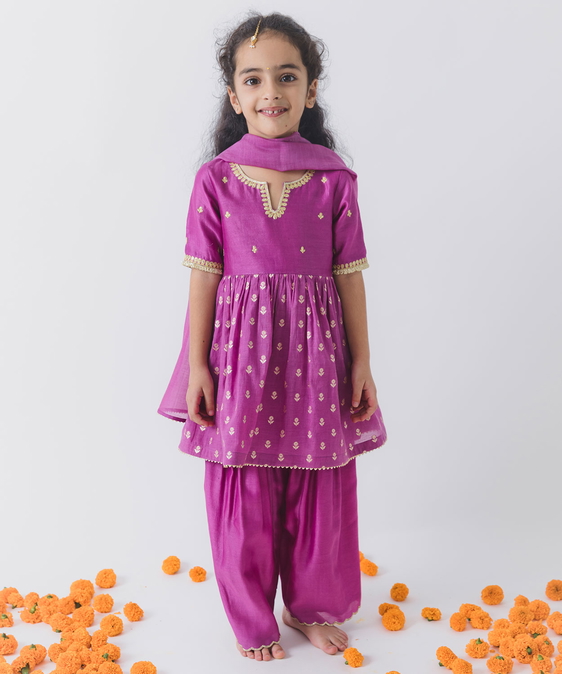 Peacock Motif Emroidered Kurta Set