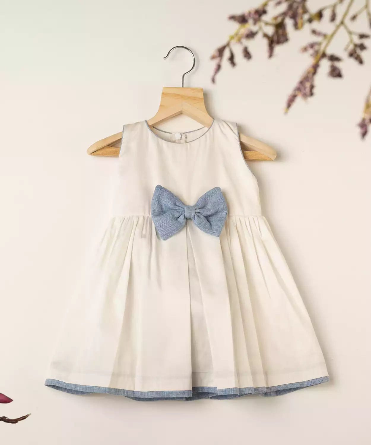 White Cotton Dress With Bow Detaling