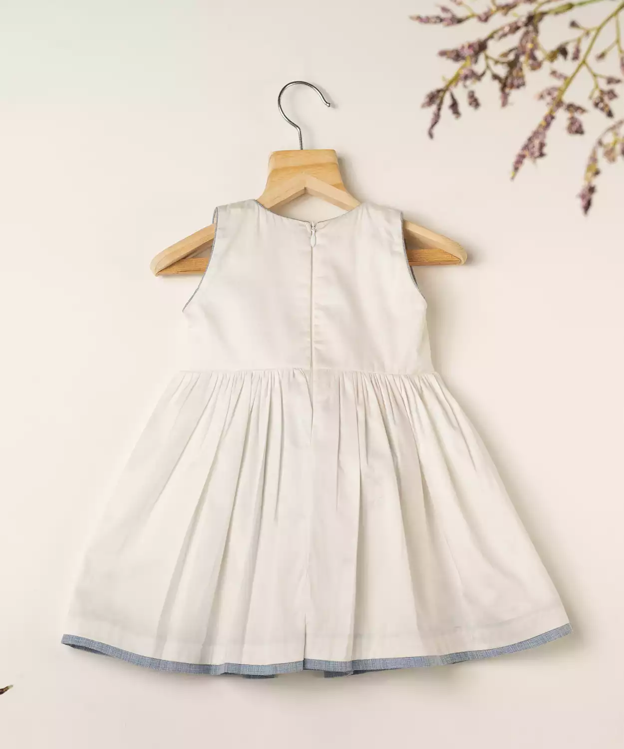 White Cotton Dress With Bow Detaling