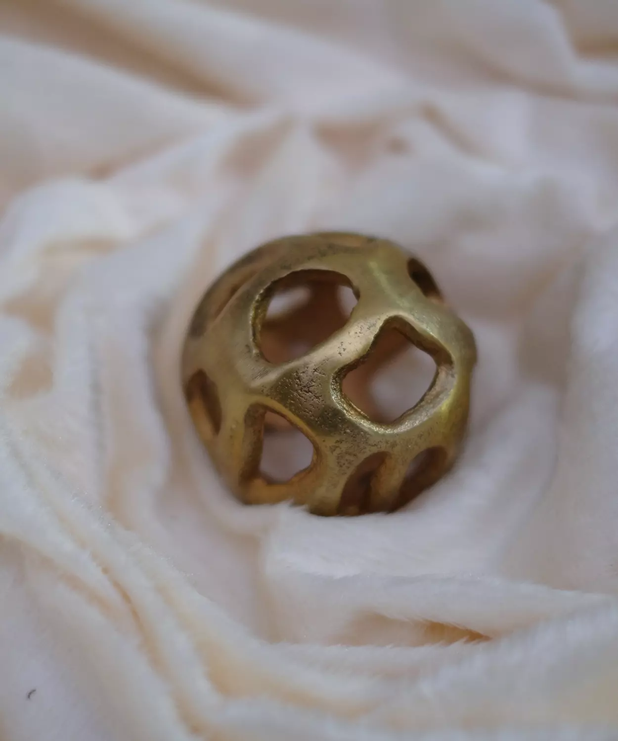 Gold Color Decorative Metal Bauble For Christmas Decorations- BALIN