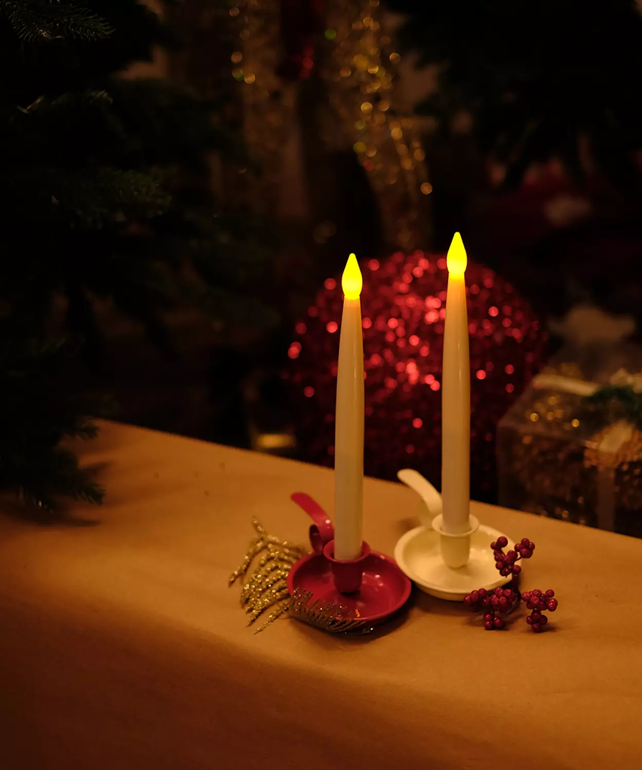 Pack Of 2 Red And White Saucer Style Metal Candle Holders With Loop Handle- ELINE
