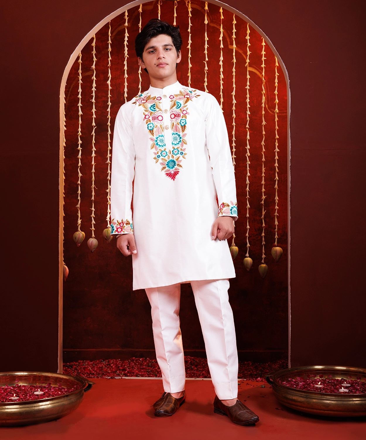 White Silk Kurta Pyjama Set With Beautiful Embroidery- Guldasta