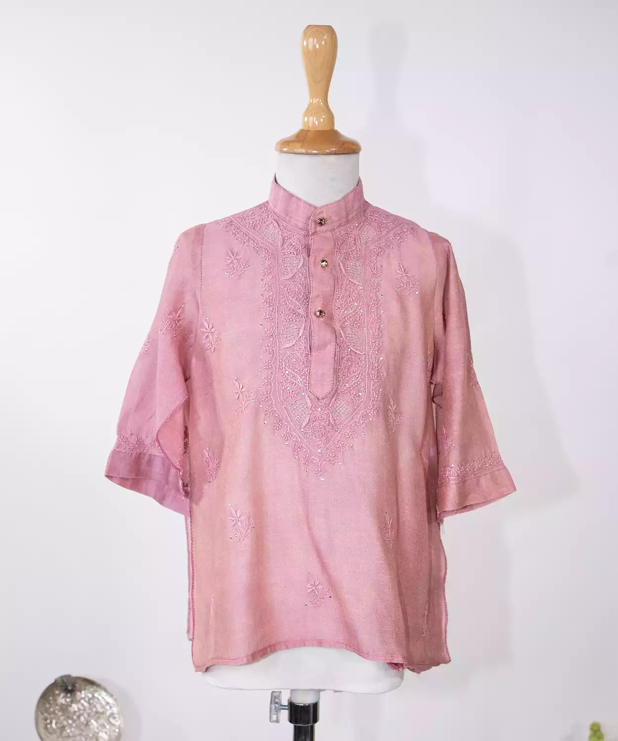 Chanderi Tissue Kurta With Bootis And Silver Aari Jaali Work