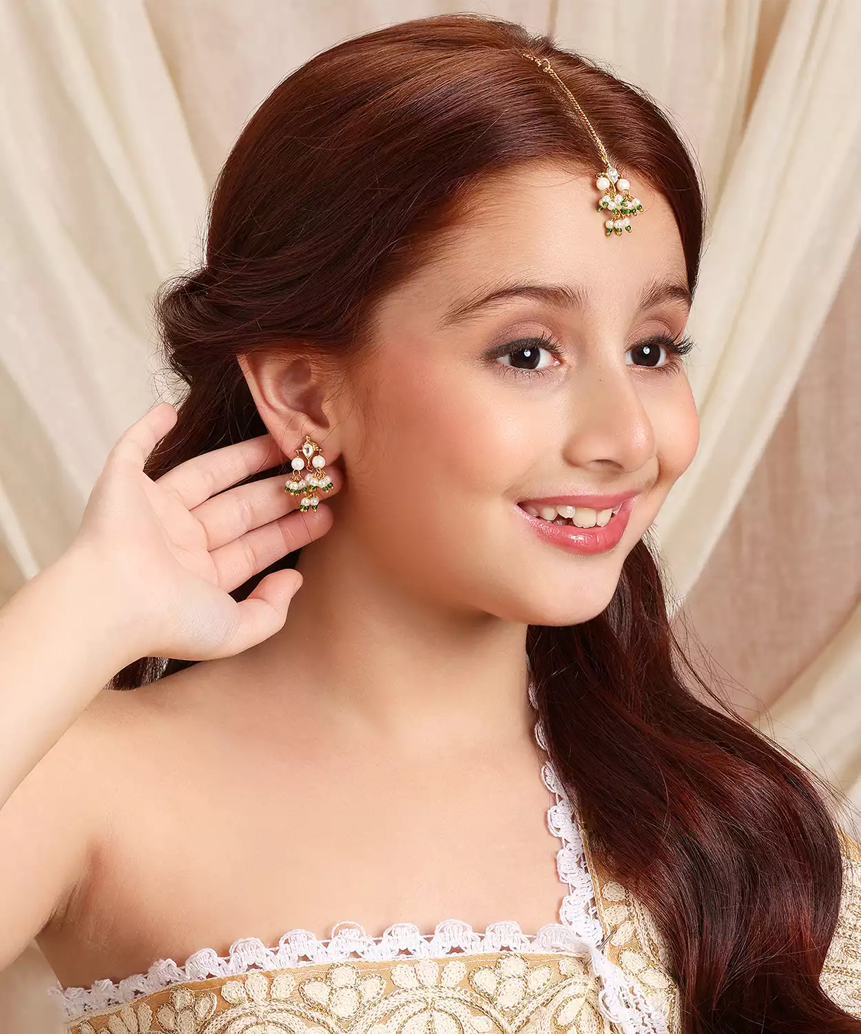 Tear Drop Shaped Kundan Studs Earrings & Maang Tikka Jewelry Set