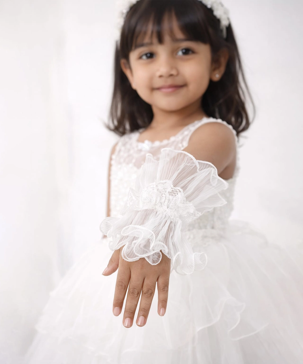 Frilly Bracelet Gloves - White